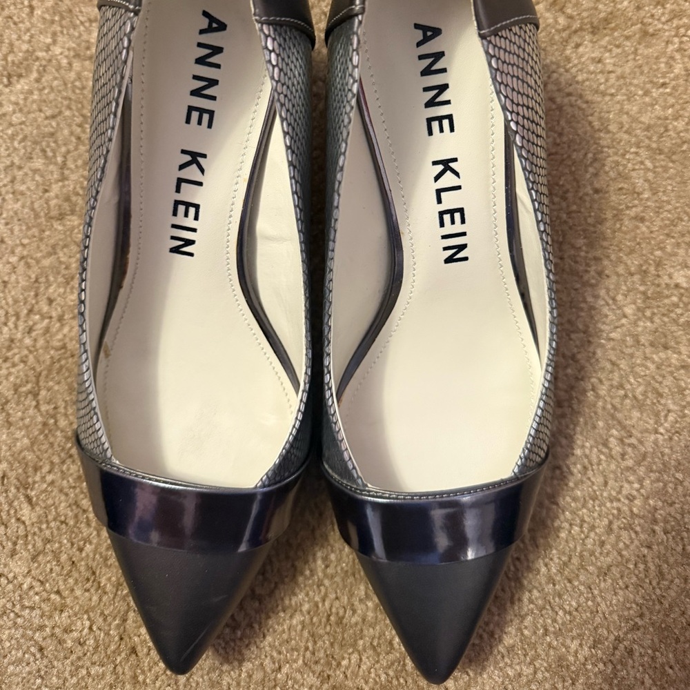 Anne Klein Flex Finn Metalic grey/silver heals - Picture 5 of 5
